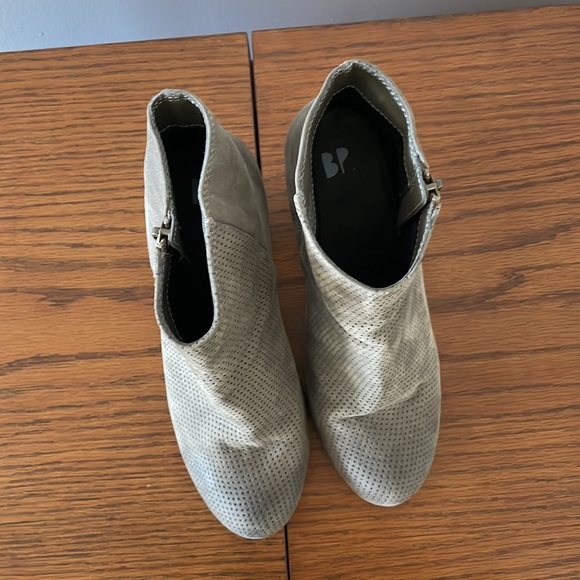 BP Trolley Ankle Booties in Perferated Grey - Size 7 - Picture 6 of 10